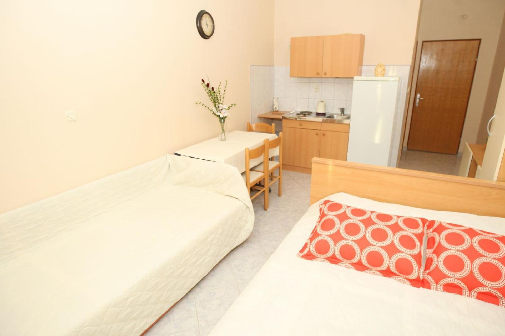 Apartments Mladen Vrsi Bagian luar foto