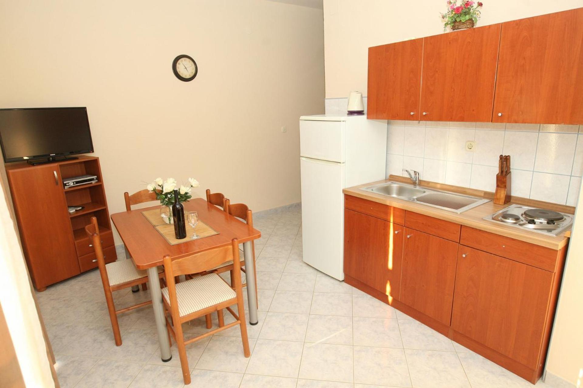 Apartments Mladen Vrsi Bagian luar foto